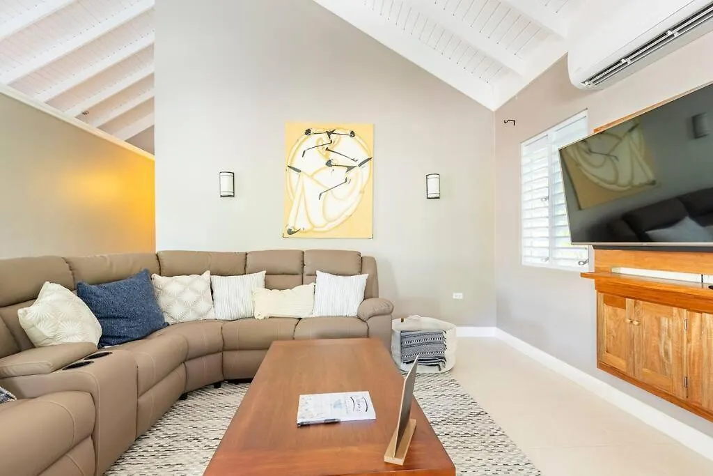 Noble House ~Spacious~Close To Beach ~Pool ~ Gym Mammee Bay