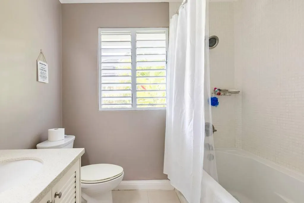 Noble House ~Spacious~Close To Beach ~Pool ~ Gym Mammee Bay 0*,