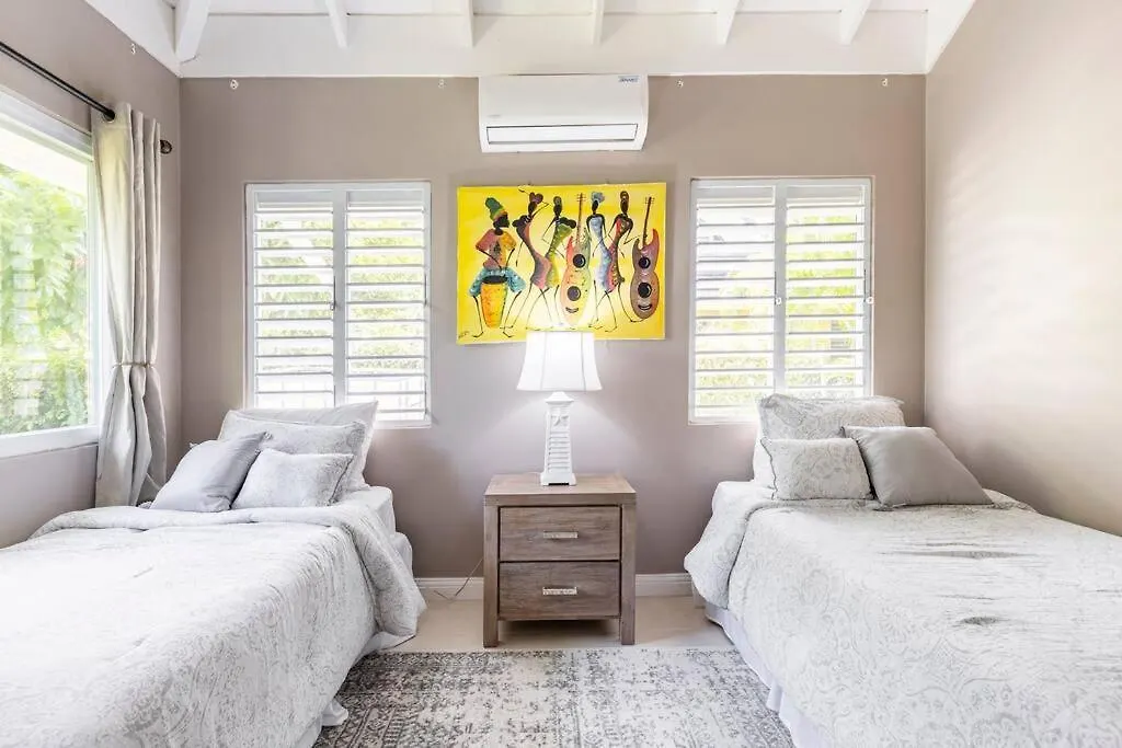 Noble House ~Spacious~Close To Beach ~Pool ~ Gym Mammee Bay Casa de Férias