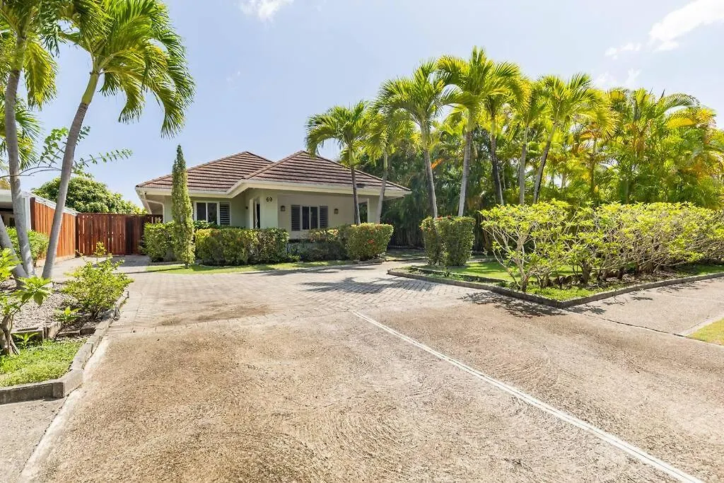 Casa de Férias Noble House ~Spacious~Close To Beach ~Pool ~ Gym Mammee Bay