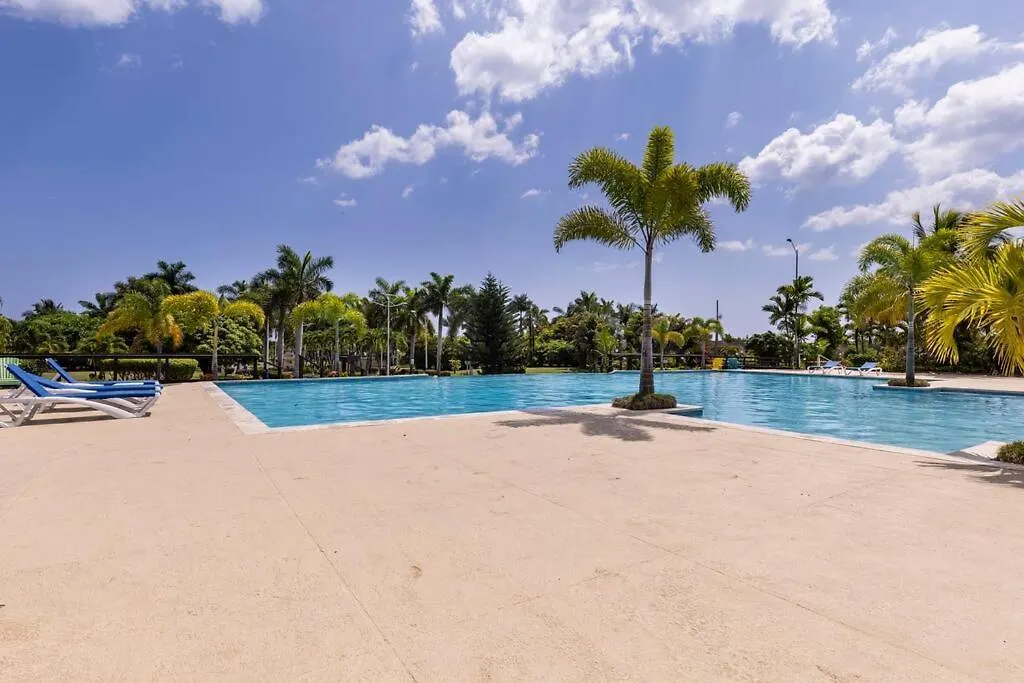 Casa de Férias Noble House ~Spacious~Close To Beach ~Pool ~ Gym Mammee Bay