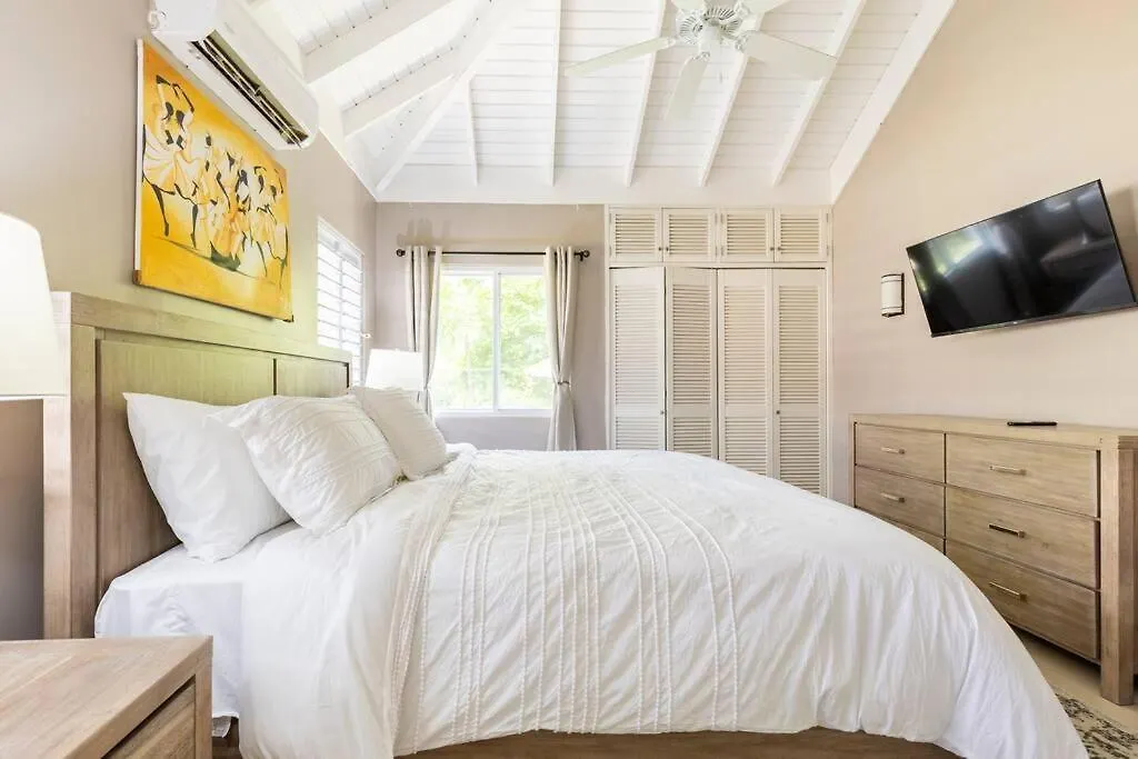 Casa de Férias Noble House ~Spacious~Close To Beach ~Pool ~ Gym Mammee Bay Jamaica