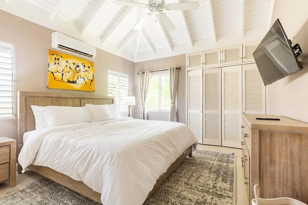 Noble House ~Spacious~Close To Beach ~Pool ~ Gym Mammee Bay